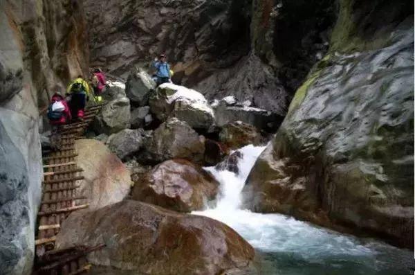 逃离拇指山地